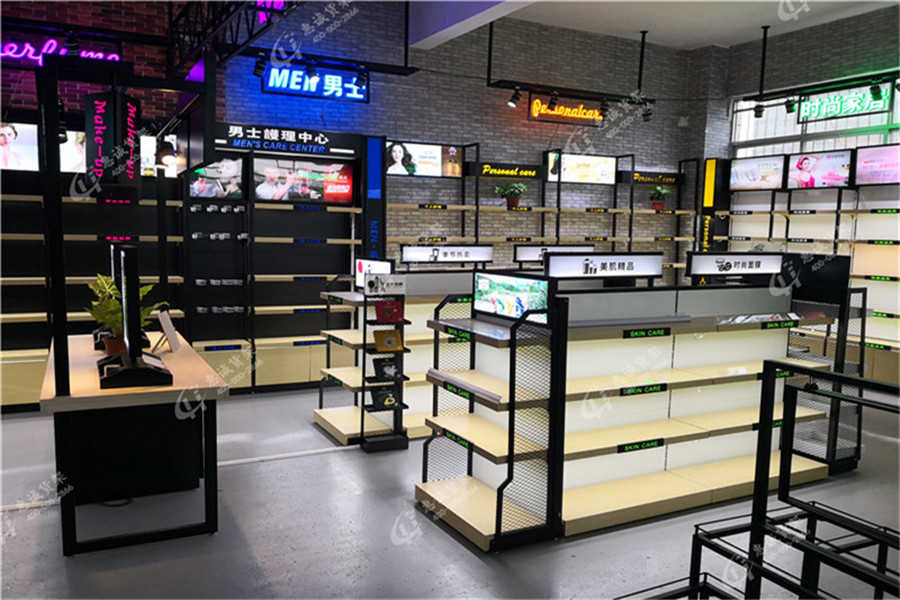 化妆品店如何利用货架来留住顾客呢？