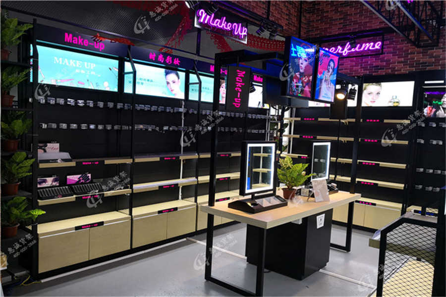 展柜这样陈列，瞬间美翻美妆店！